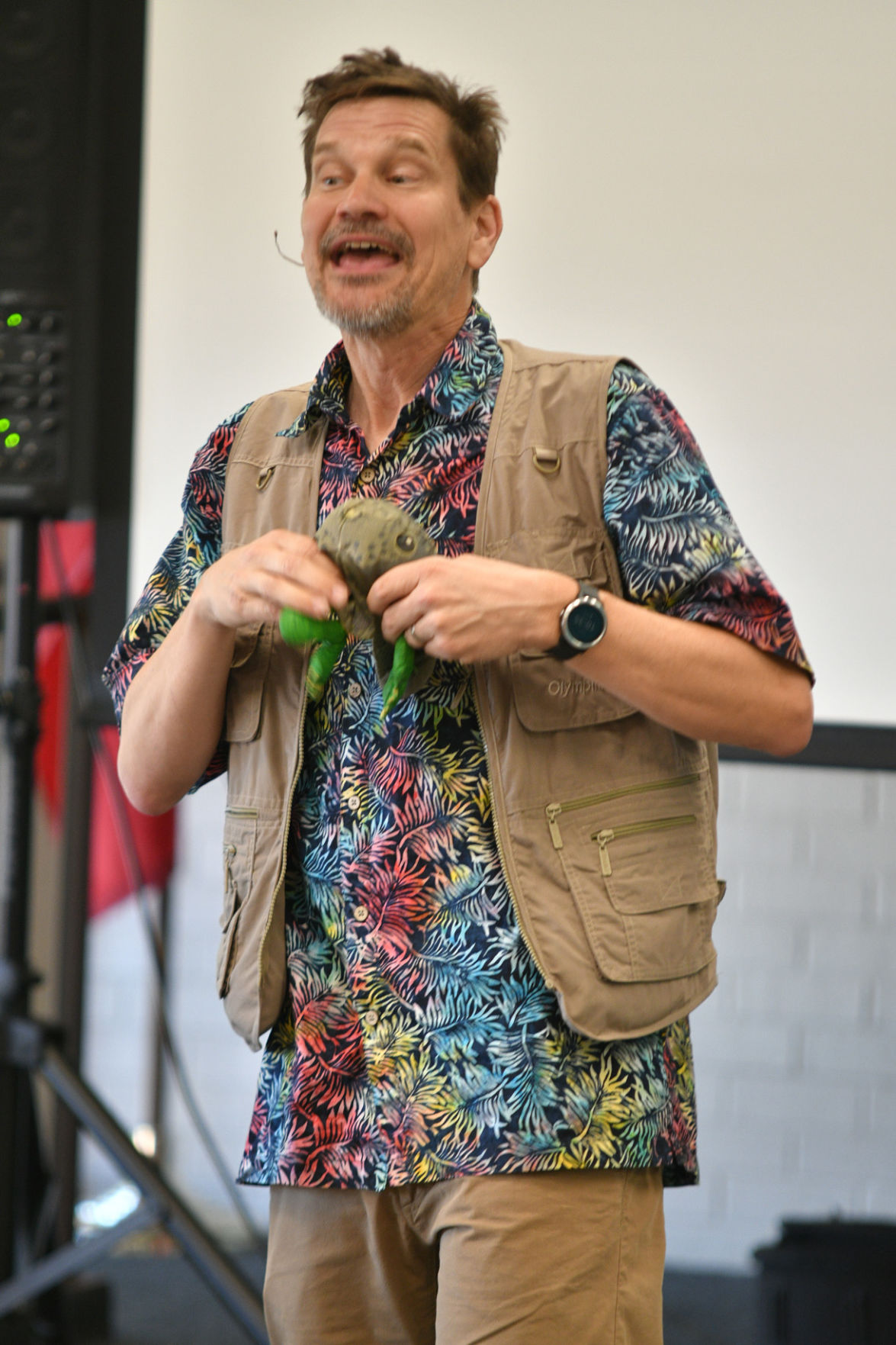 Singing zoologist Lucas Miller visits Bryan library